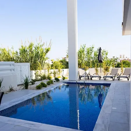 Nissi 4 Bedroom Sea View *
